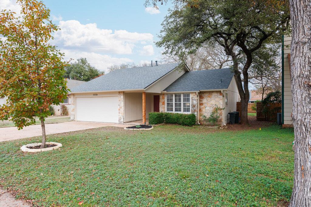 Listing photo 1 of 7611  Navarro Pl