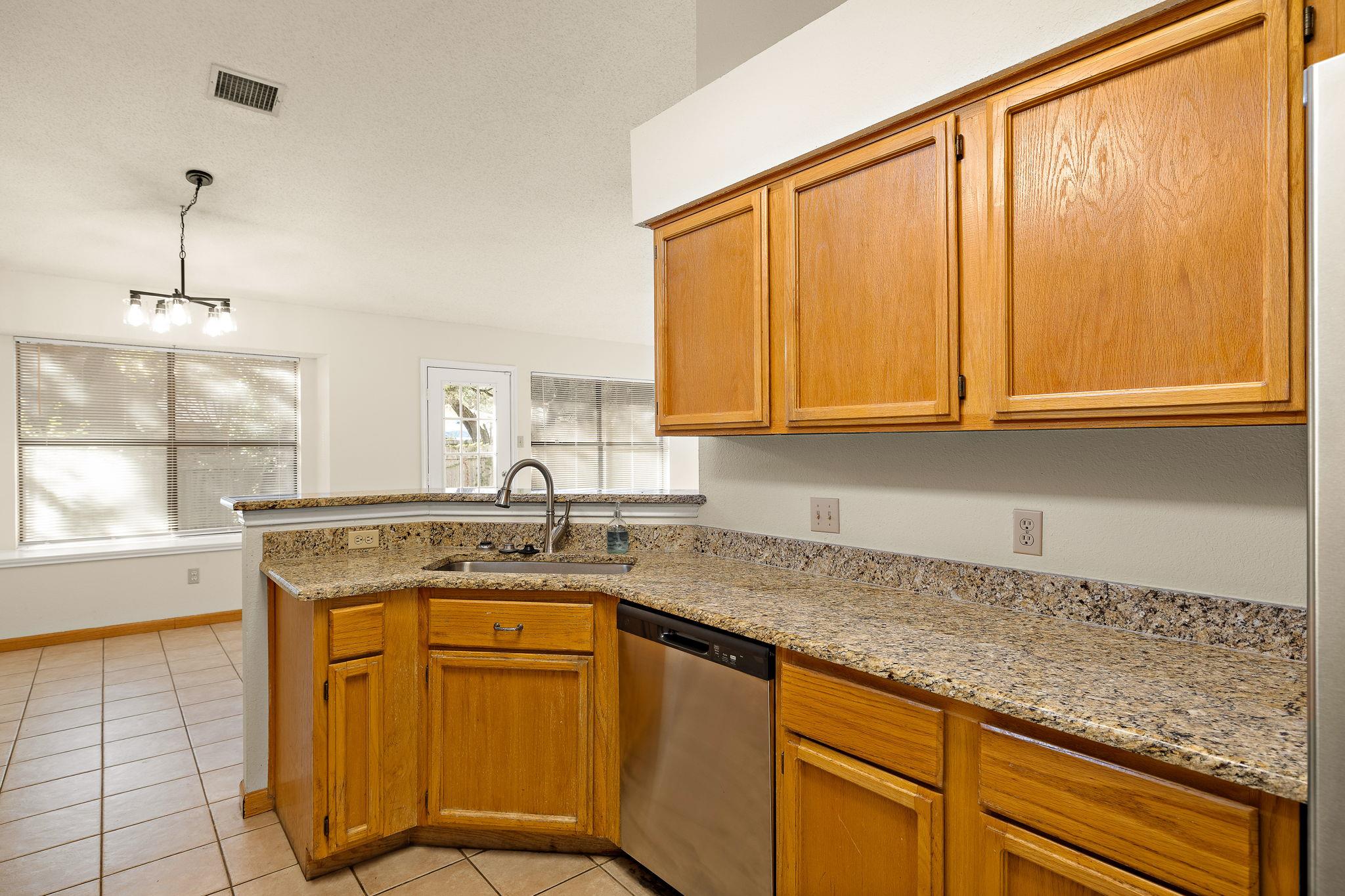 Listing photo 1 of 1604  Texas Oak Way