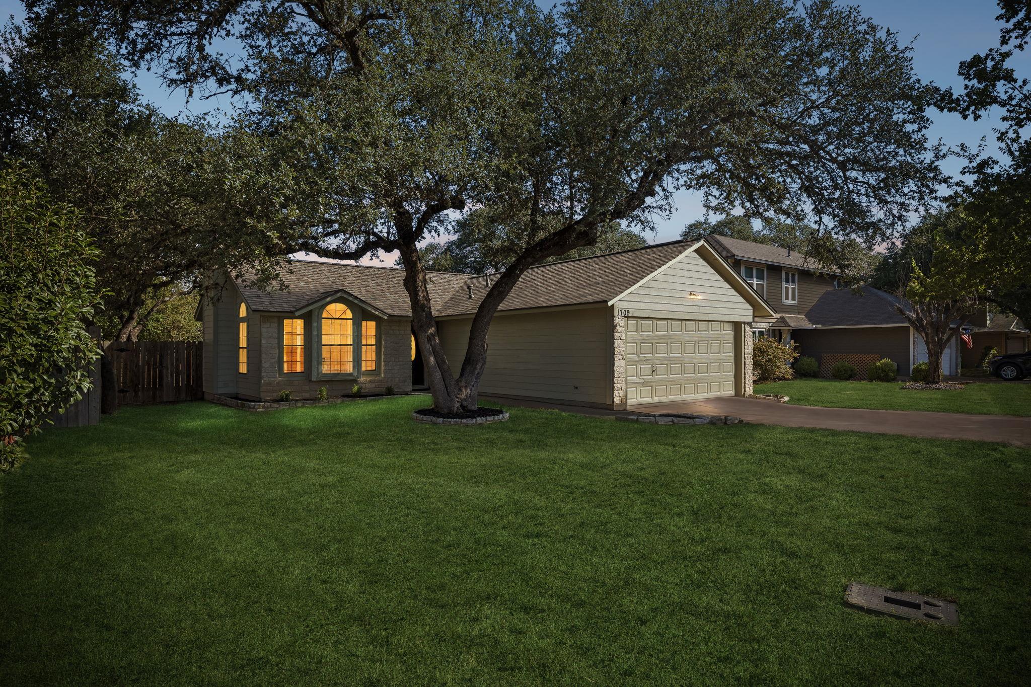 Listing photo 1 of 1709  Hatch Rd