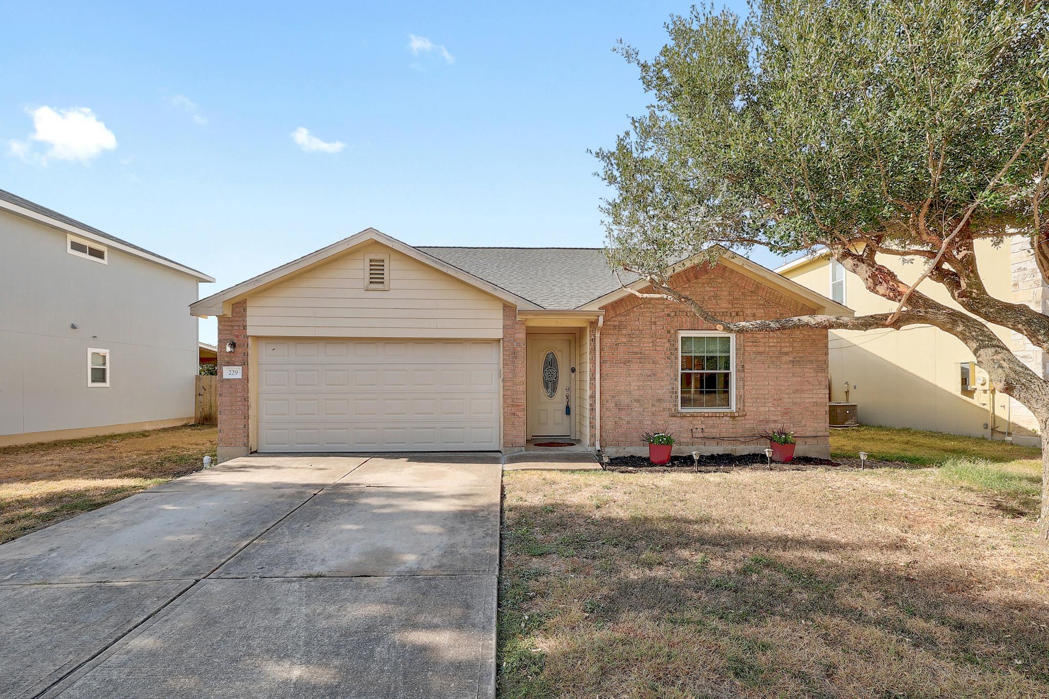 Listing photo 1 of 229  Phillips St