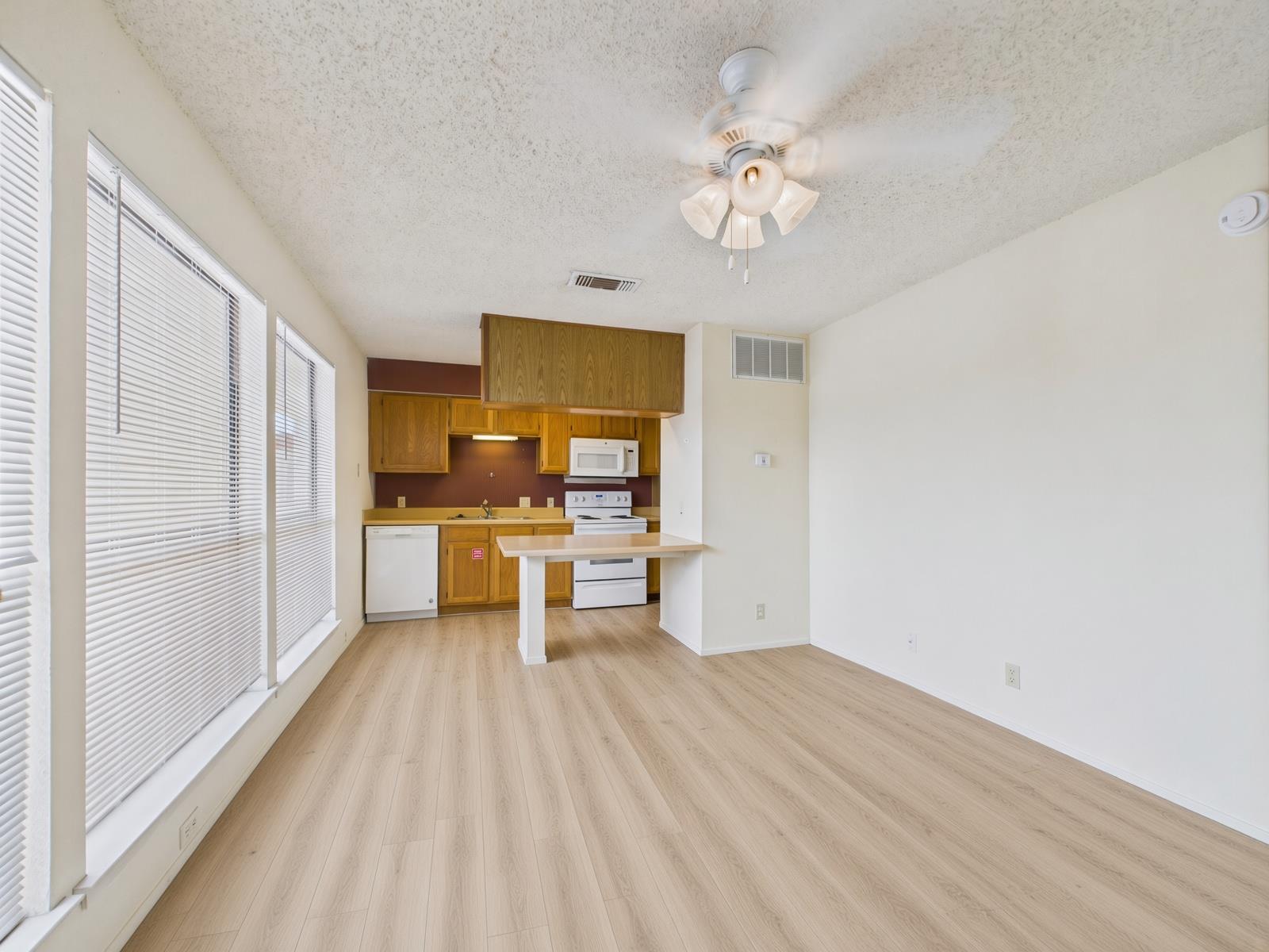 Listing photo 1 of 3115  Helms St  #301