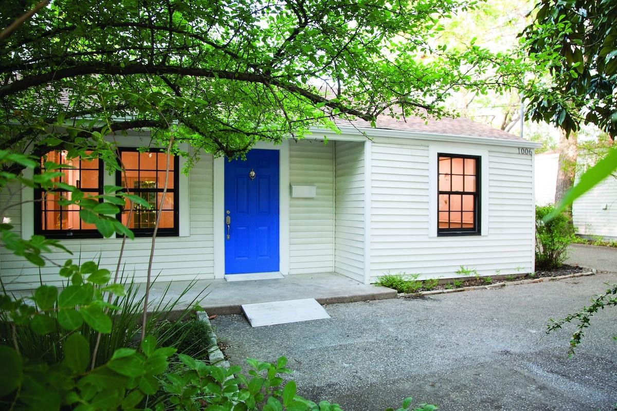 Listing photo 1 of 1006 W 31st St