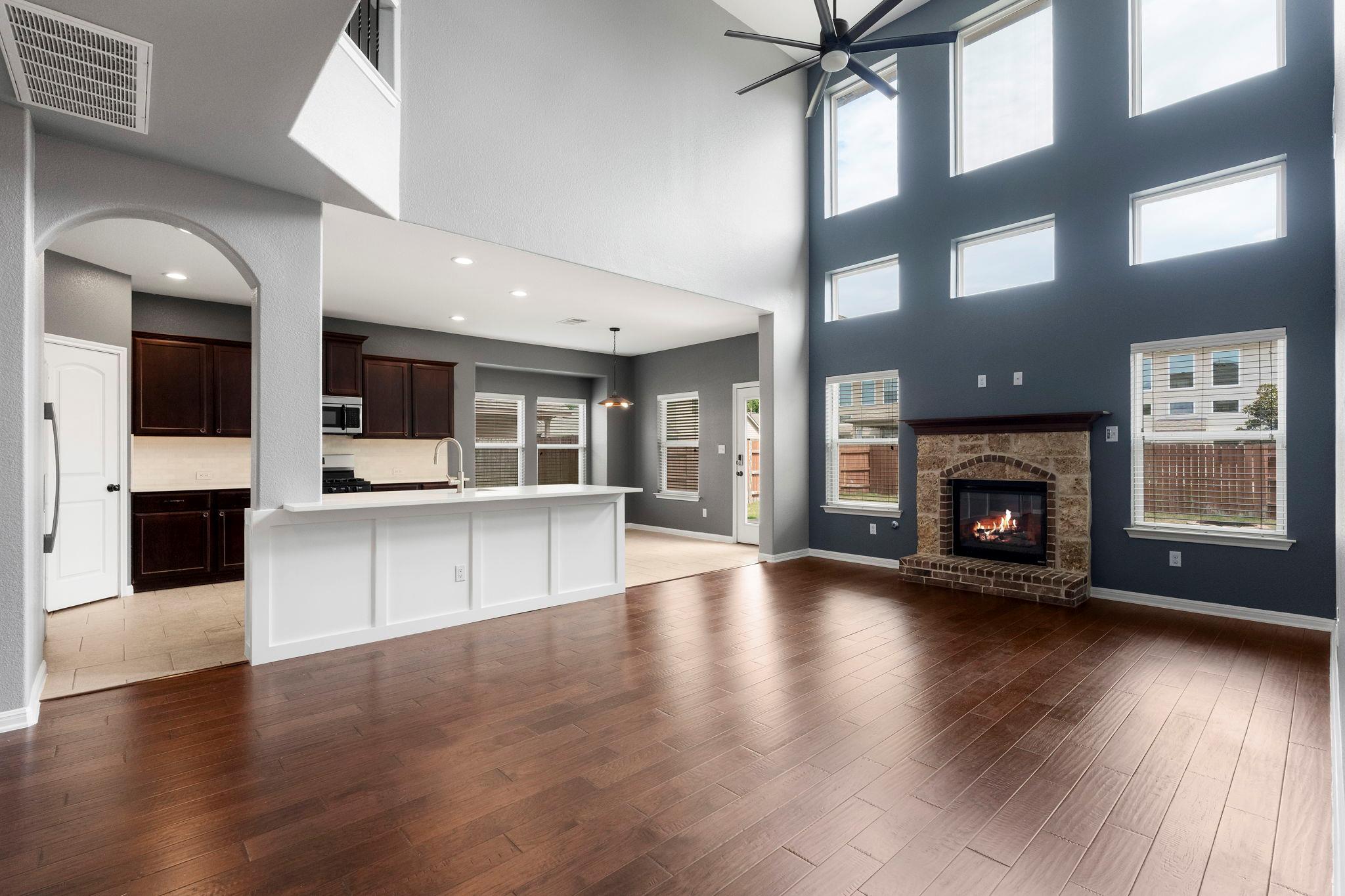 Listing photo 1 of 8525  Reggio St