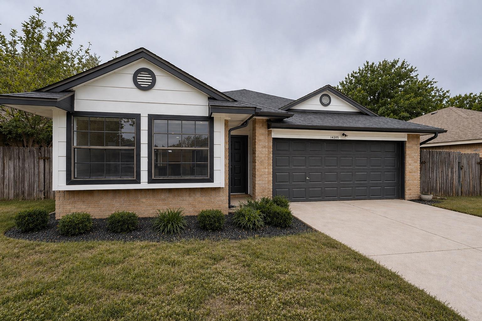 Listing photo 1 of 14305  Vandever St