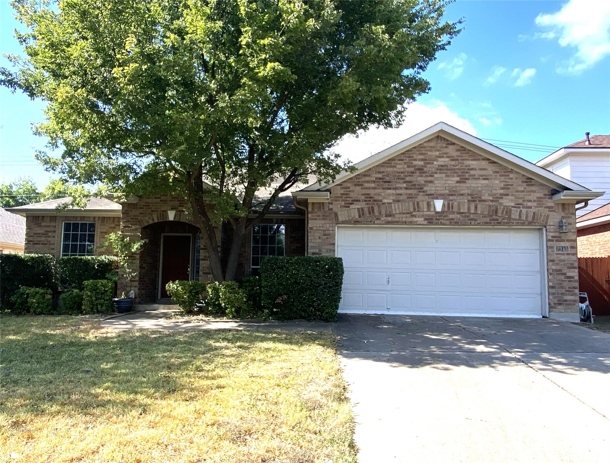 Listing photo 1 of 2313  Lou John St