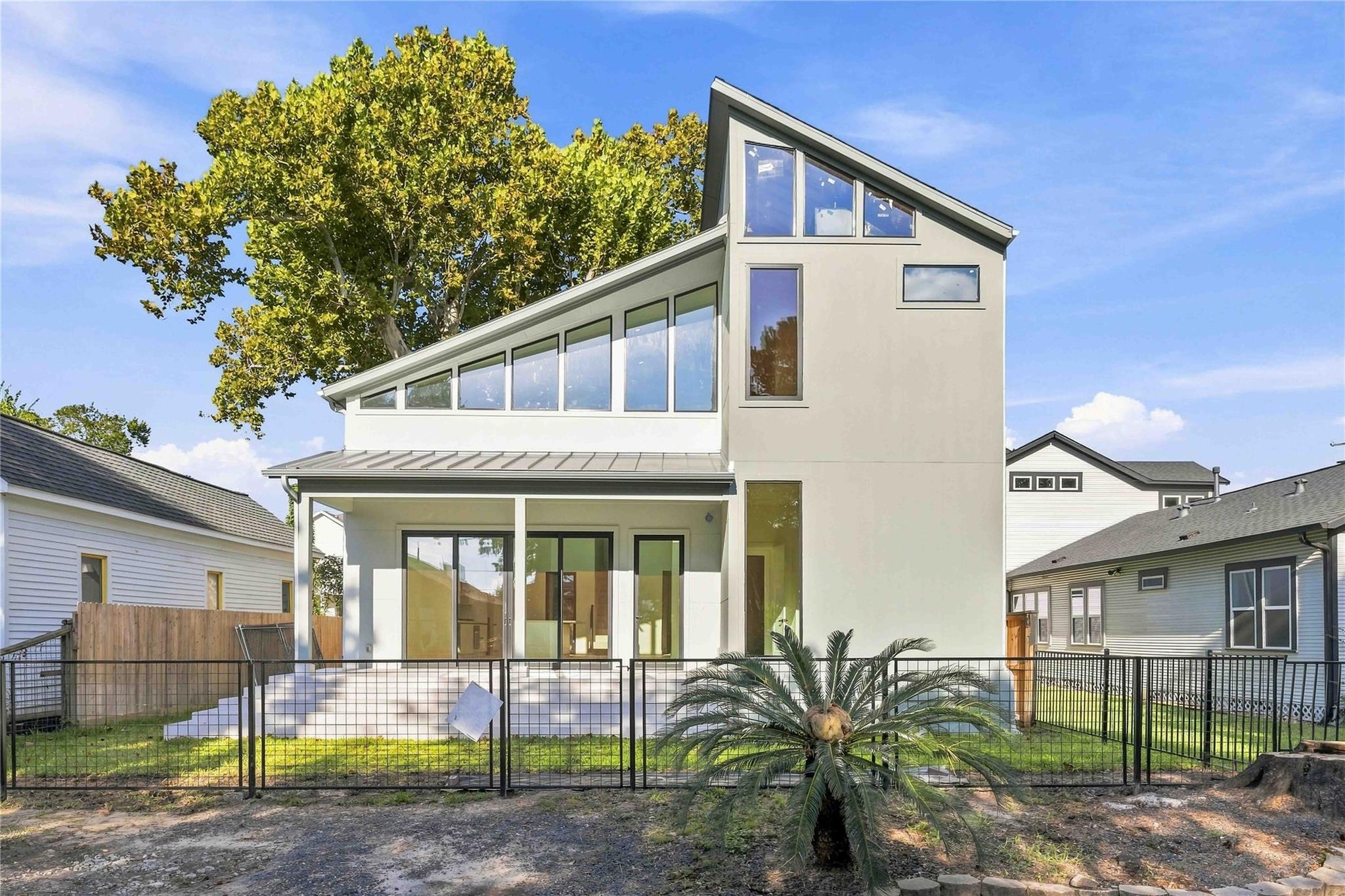 Listing photo 1 of 513  Archer St