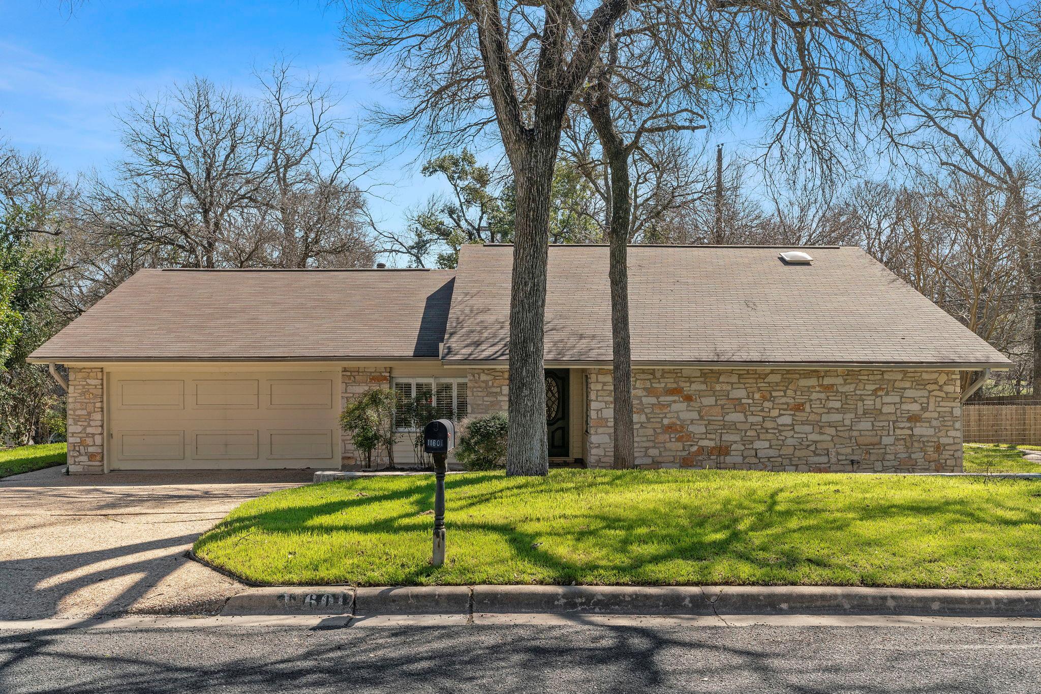 Listing photo 1 of 11601  Eubank Dr