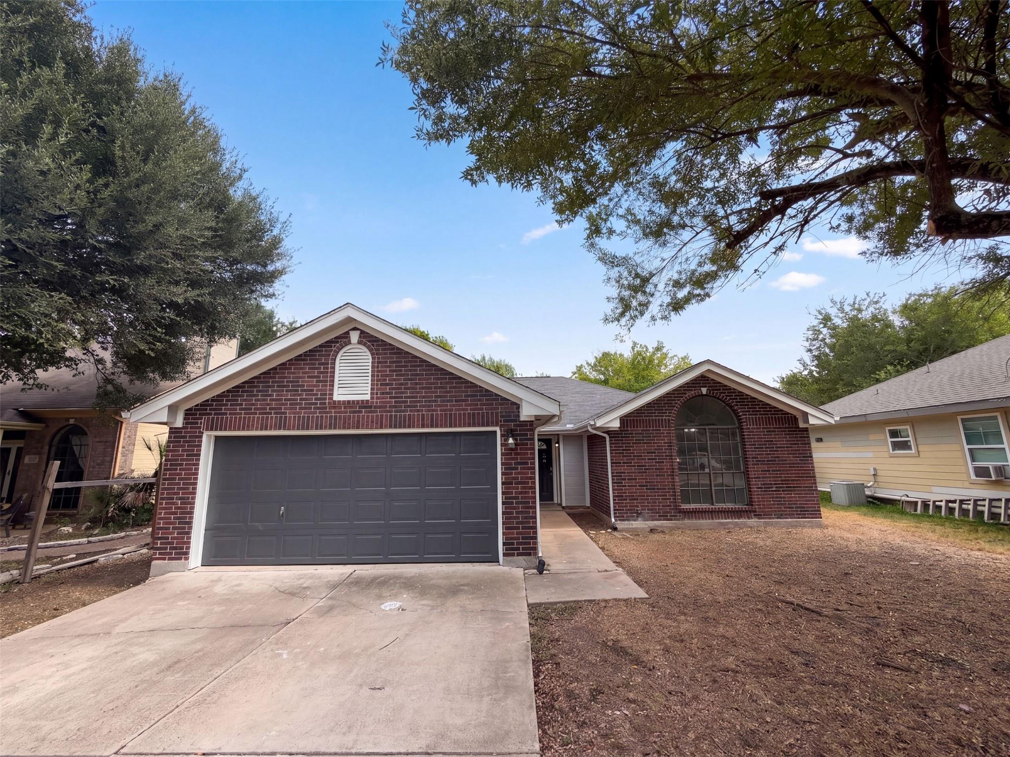 Listing photo 1 of 16207  Parkway Dr