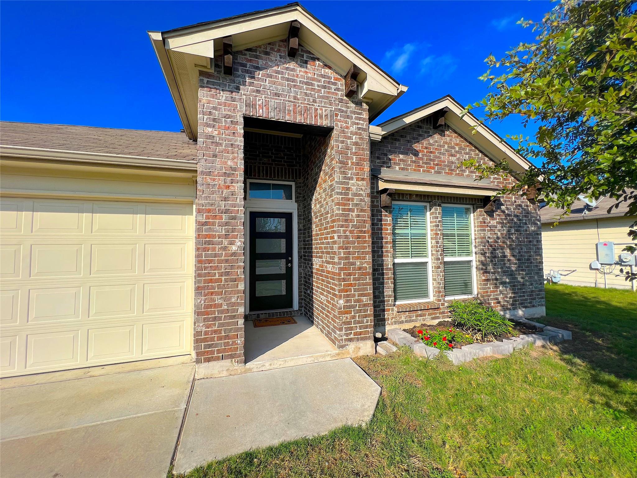 Listing photo 1 of 802  Mitchell Dr