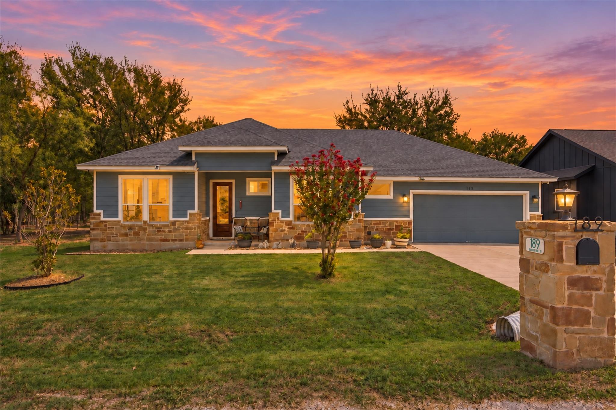 Listing photo 1 of 189  Waikakaaua Dr
