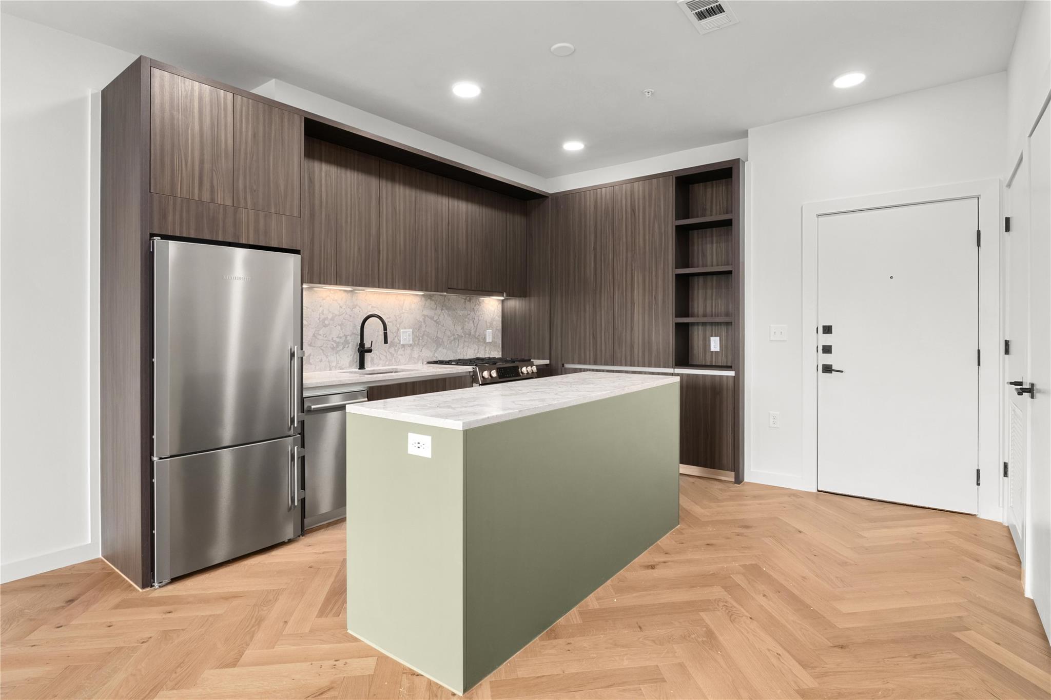 Listing photo 1 of 2209 S 1st St  #311
