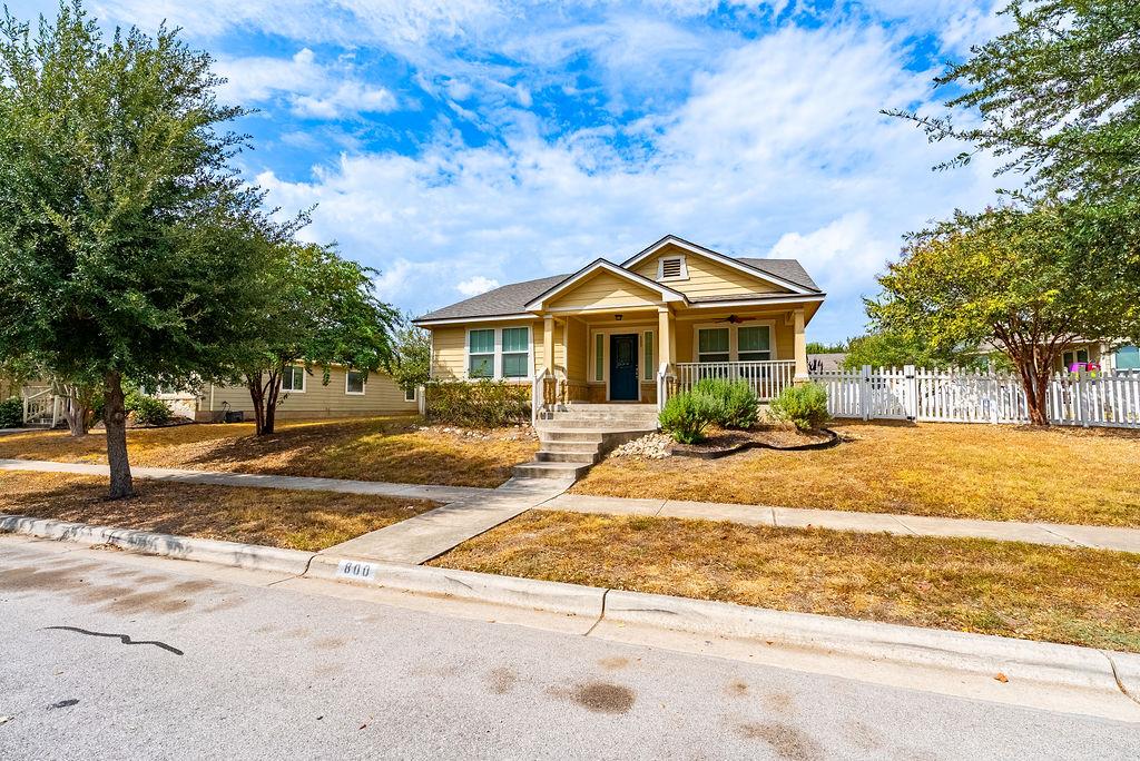 Foto de la propiedad en venta 1 de 800  Gabriel Mills Dr