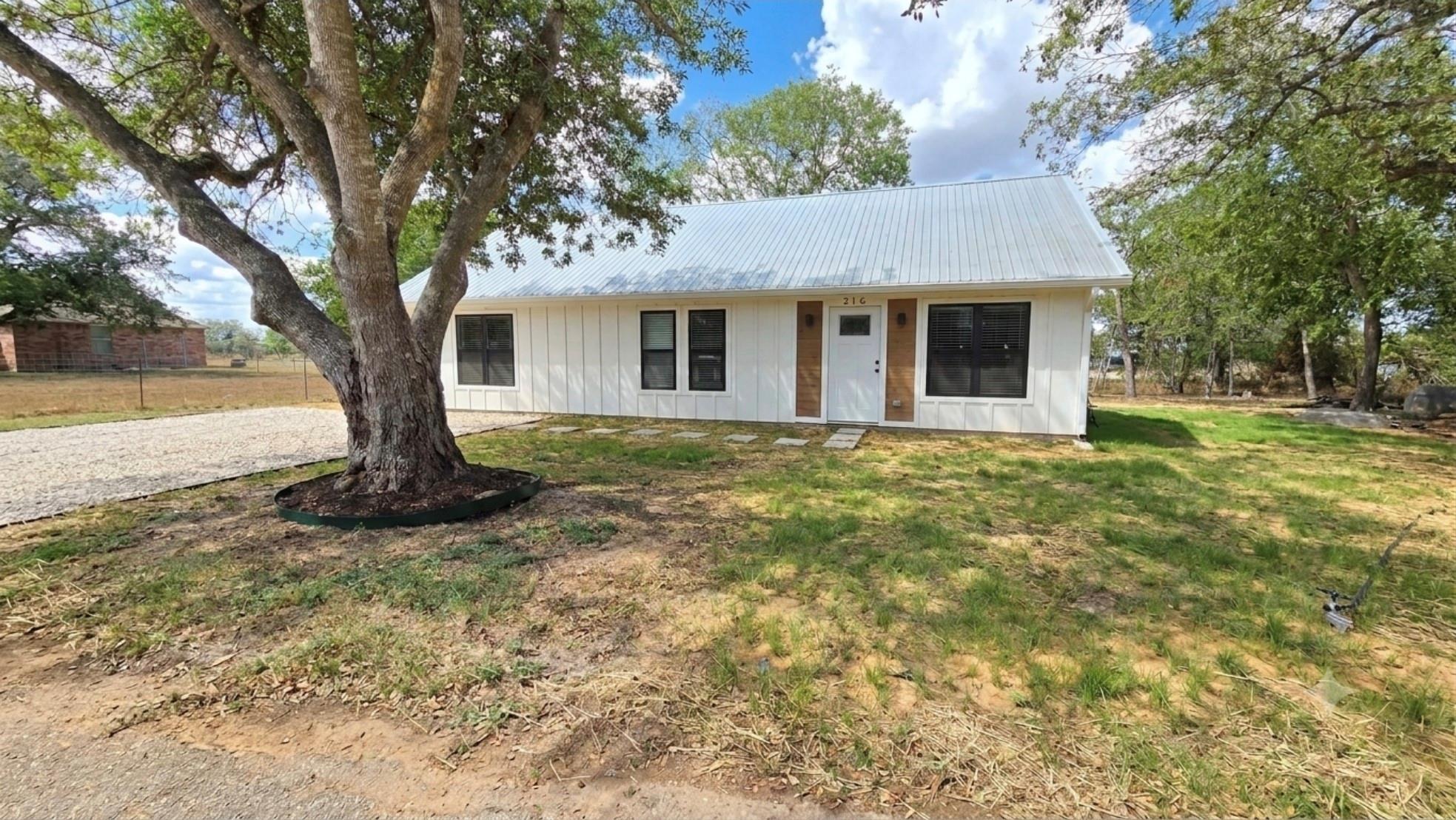 Listing photo 1 of 316 W 8th St