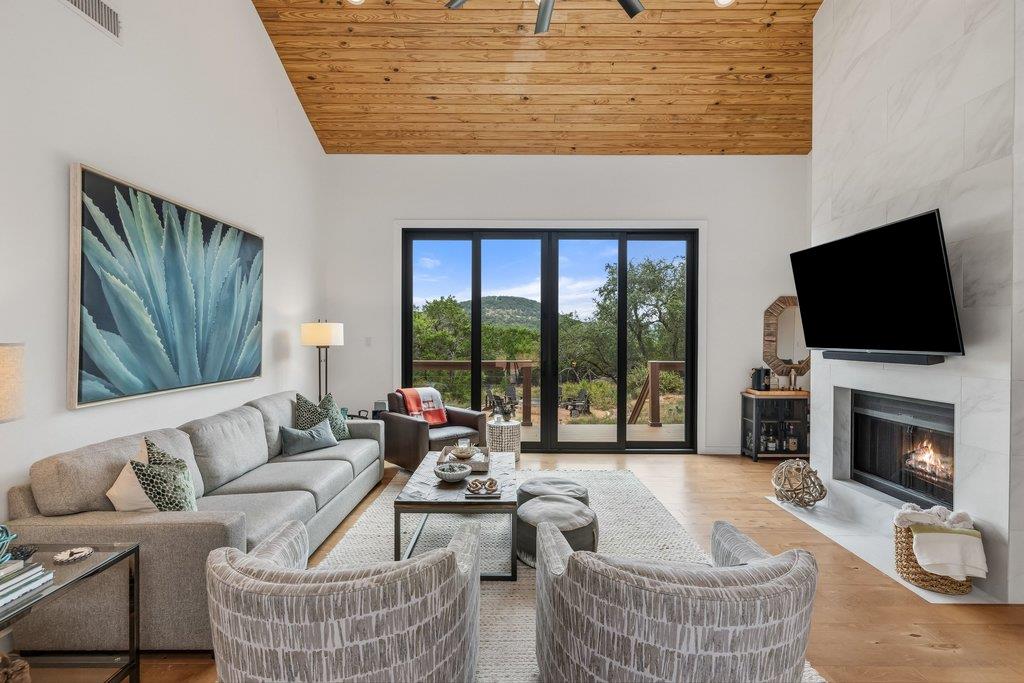 Listing photo 1 of 109  Freedom Dr