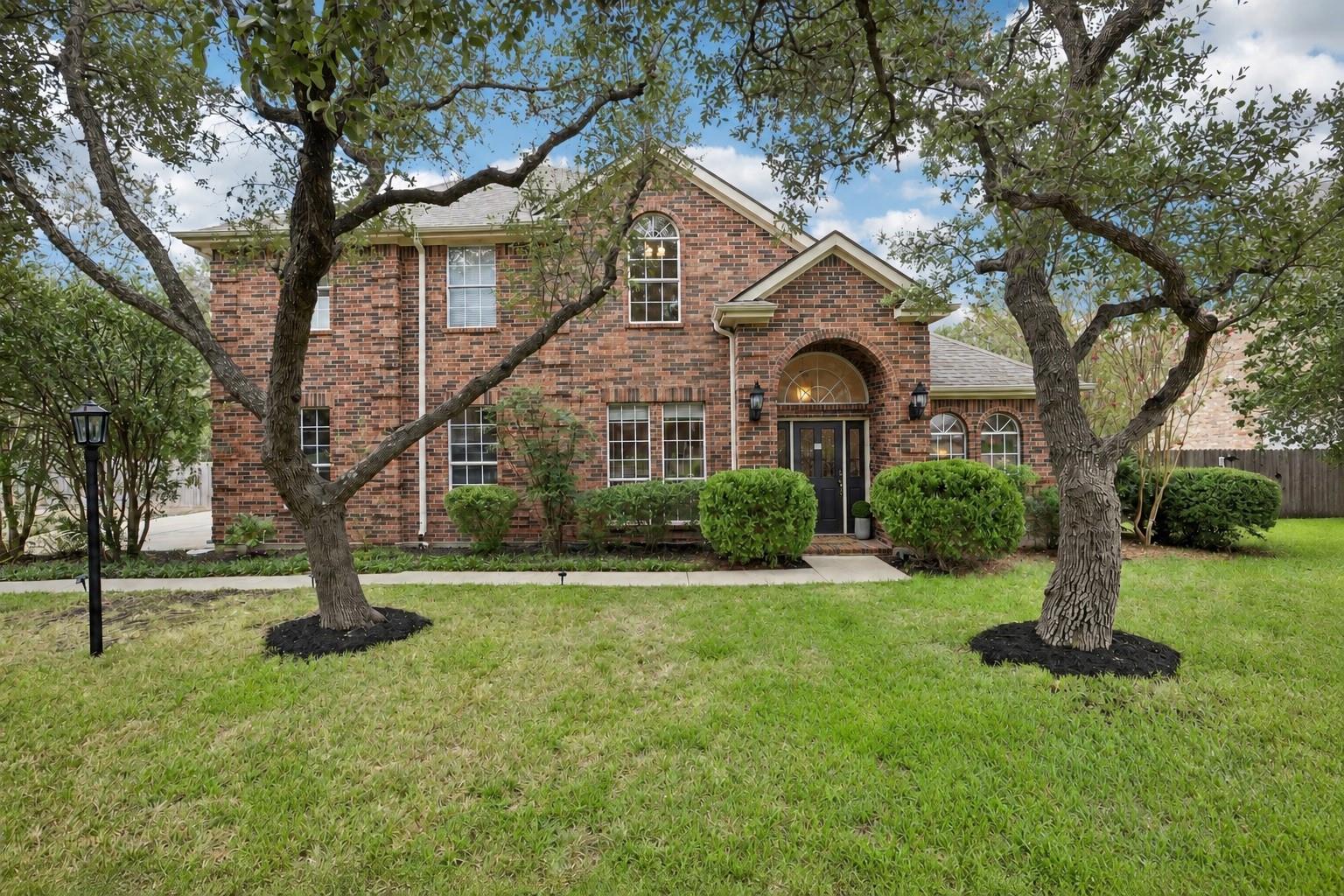 Listing photo 1 of 3915  Idalia Dr