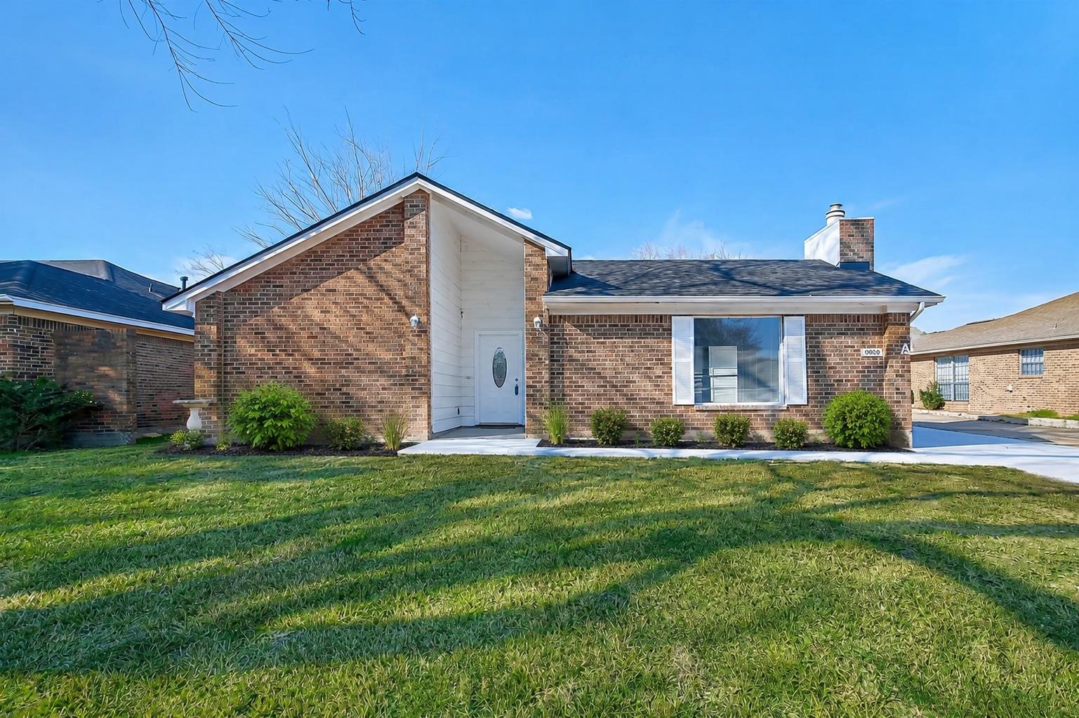 Listing photo 1 of 10826  Lynbrook Dr Dr