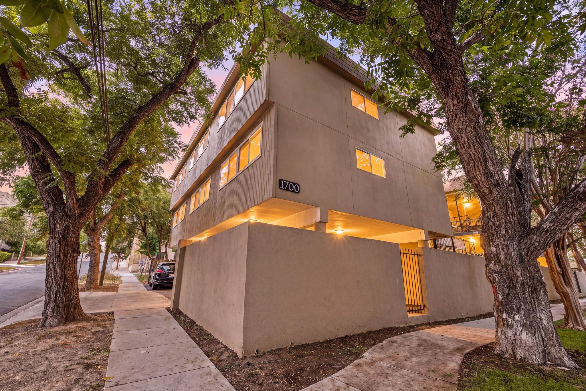 Ảnh nhà đang rao bán 1 của 1700  Nueces St  #203