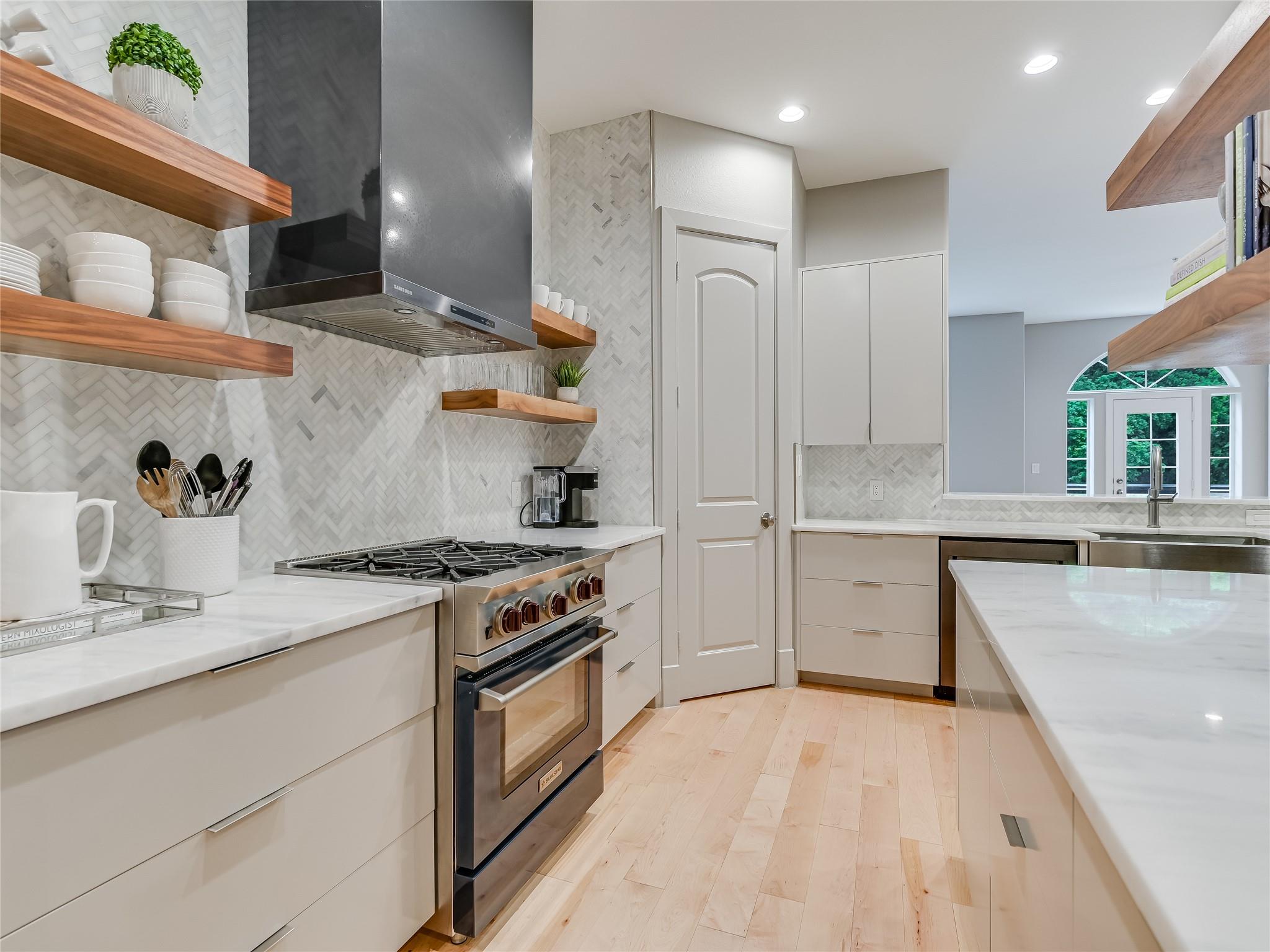 Listing photo 1 of 1529  Barton Springs Rd  #13