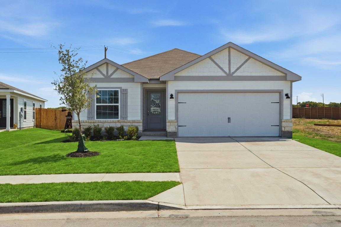 Listing photo 1 of 217 W Luna Blue Ln