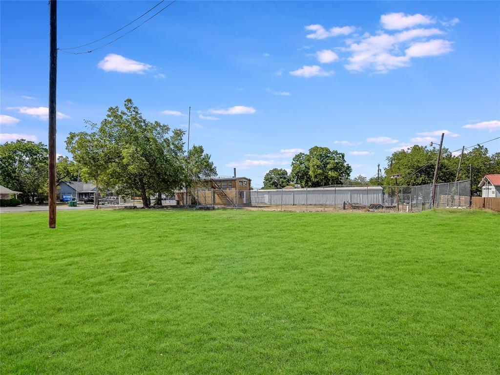 Listing photo 1 of 1000 N Main St