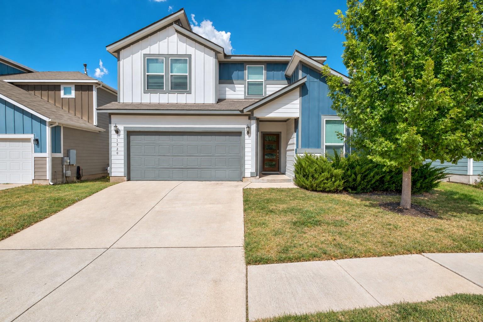 Listing photo 1 of 11920  Saddle Rock Dr