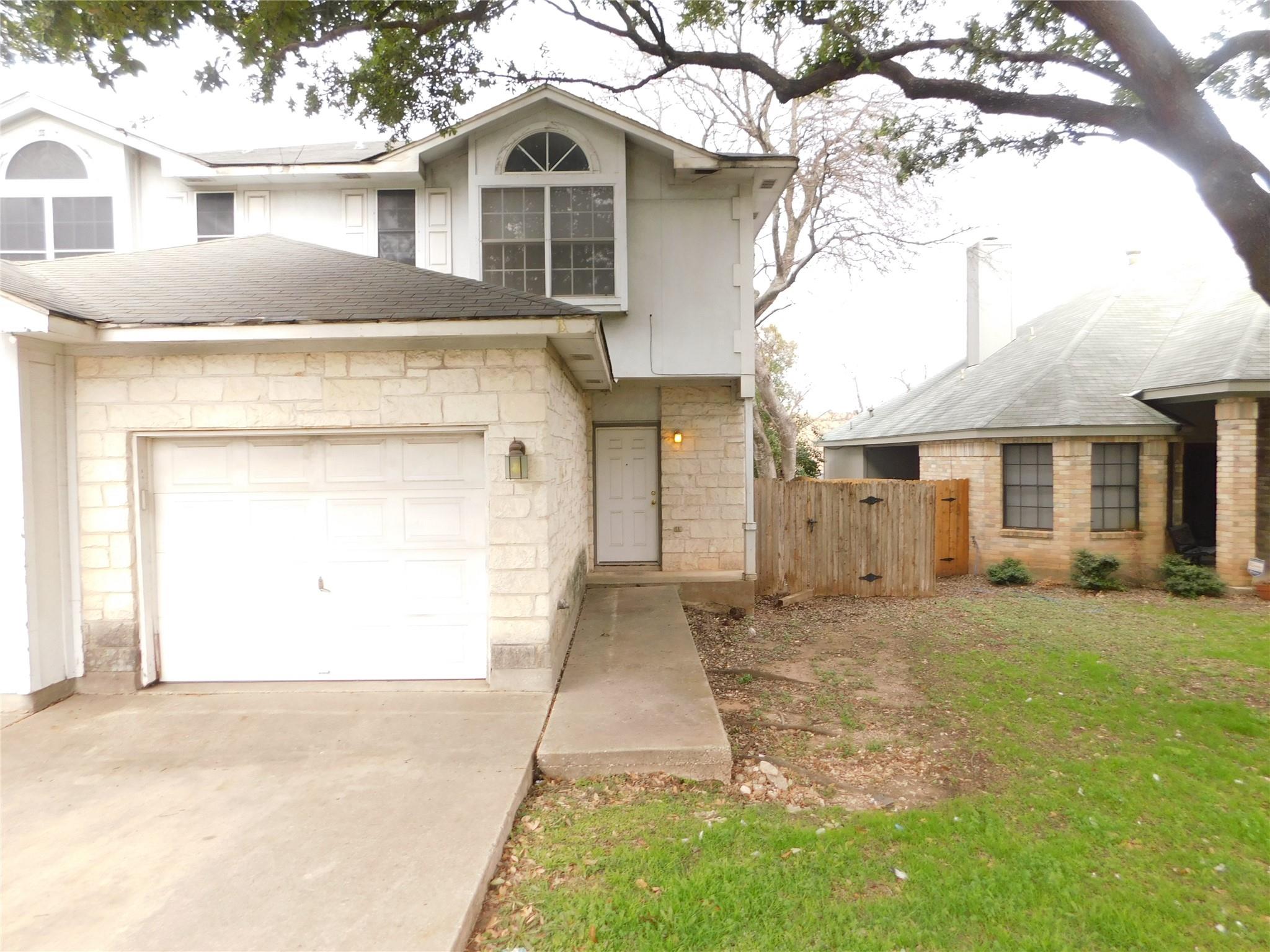 Listing photo 1 of 6726  Windrift Way  #B