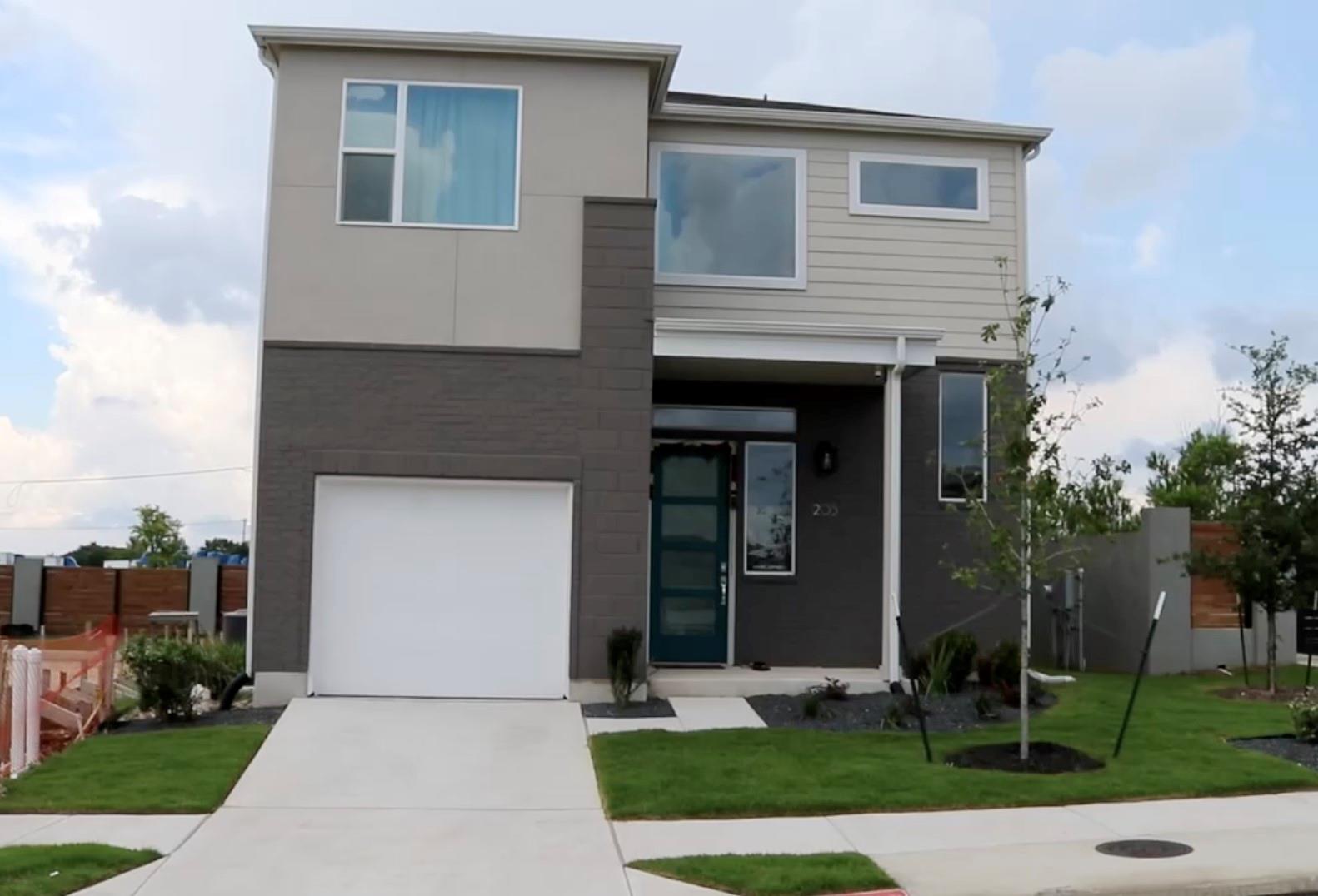 Listing photo 1 of 1205  Showbox St