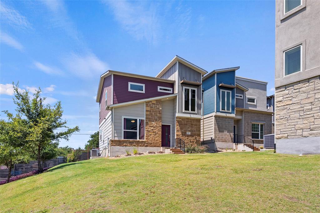 Modern multi-level exterior architecture features