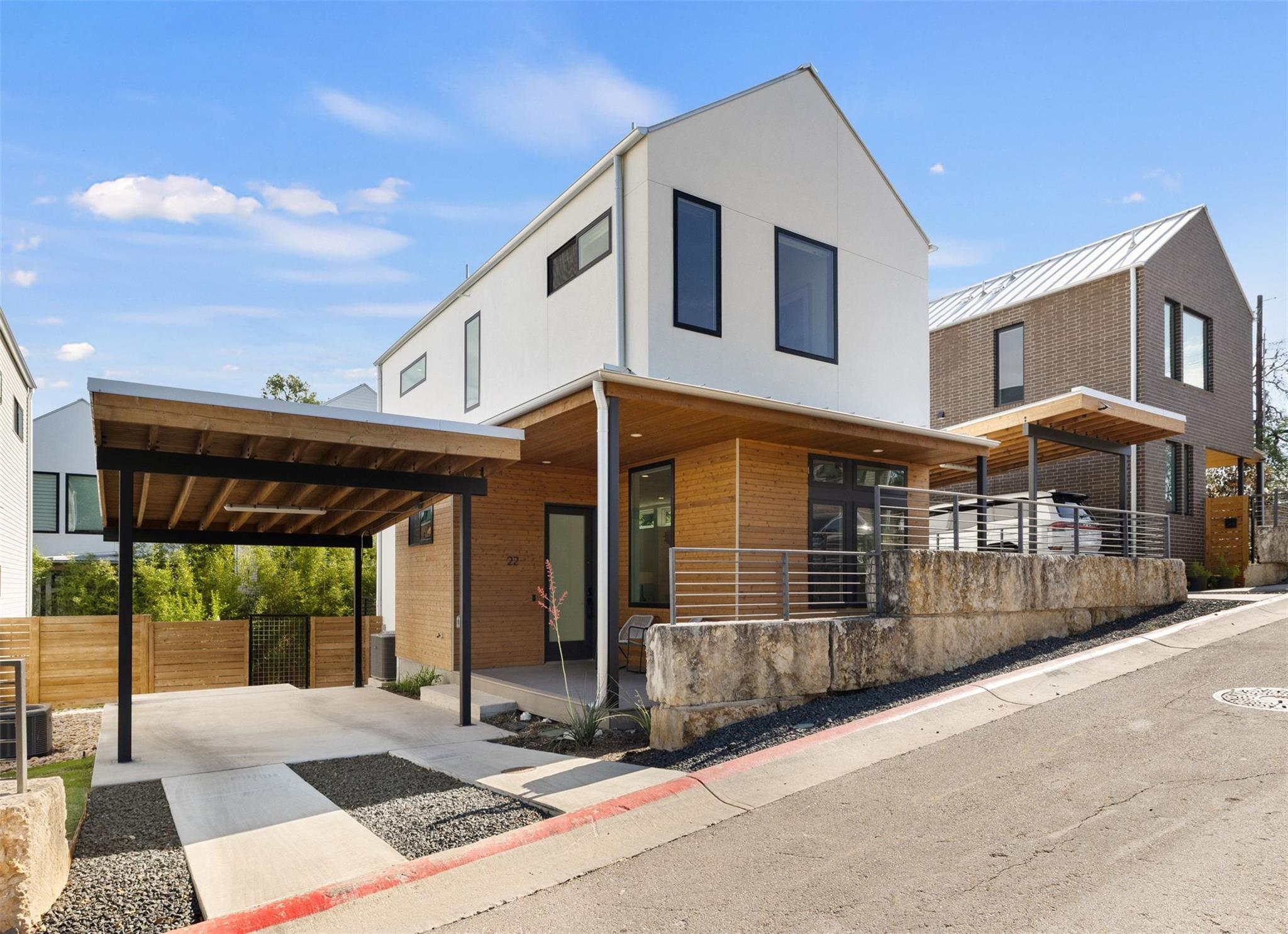Listing photo 1 of 900 S 2nd St  #22