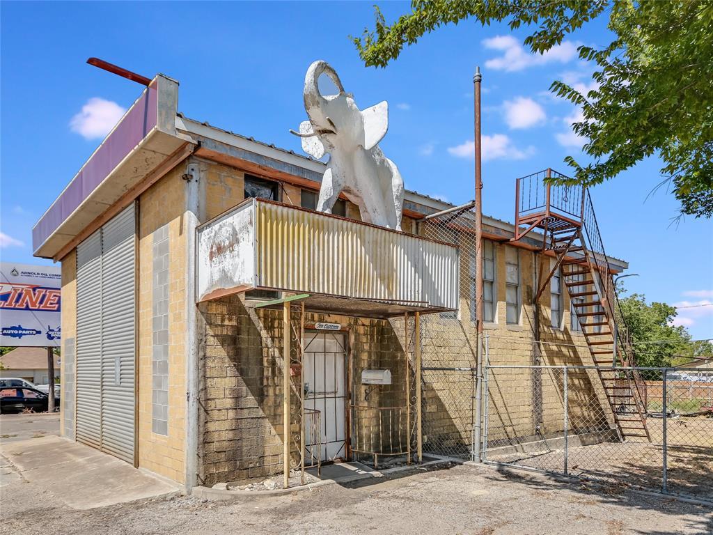 Listing photo 1 of 1018 N Main St