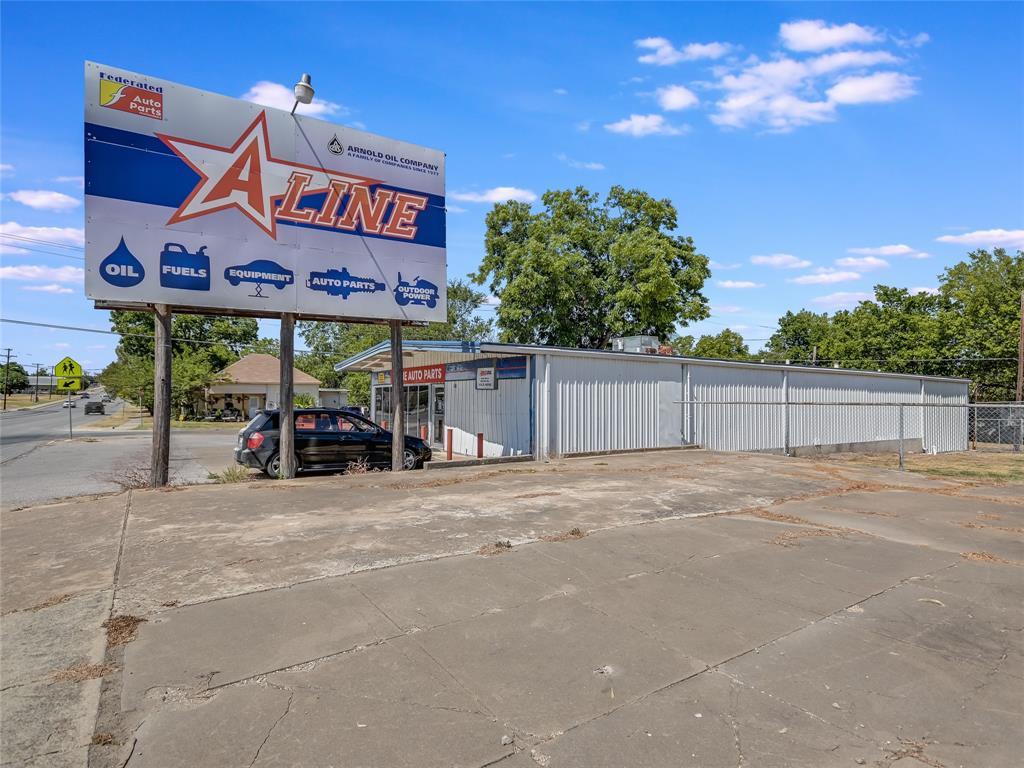 Listing photo 1 of 1022 N Main St