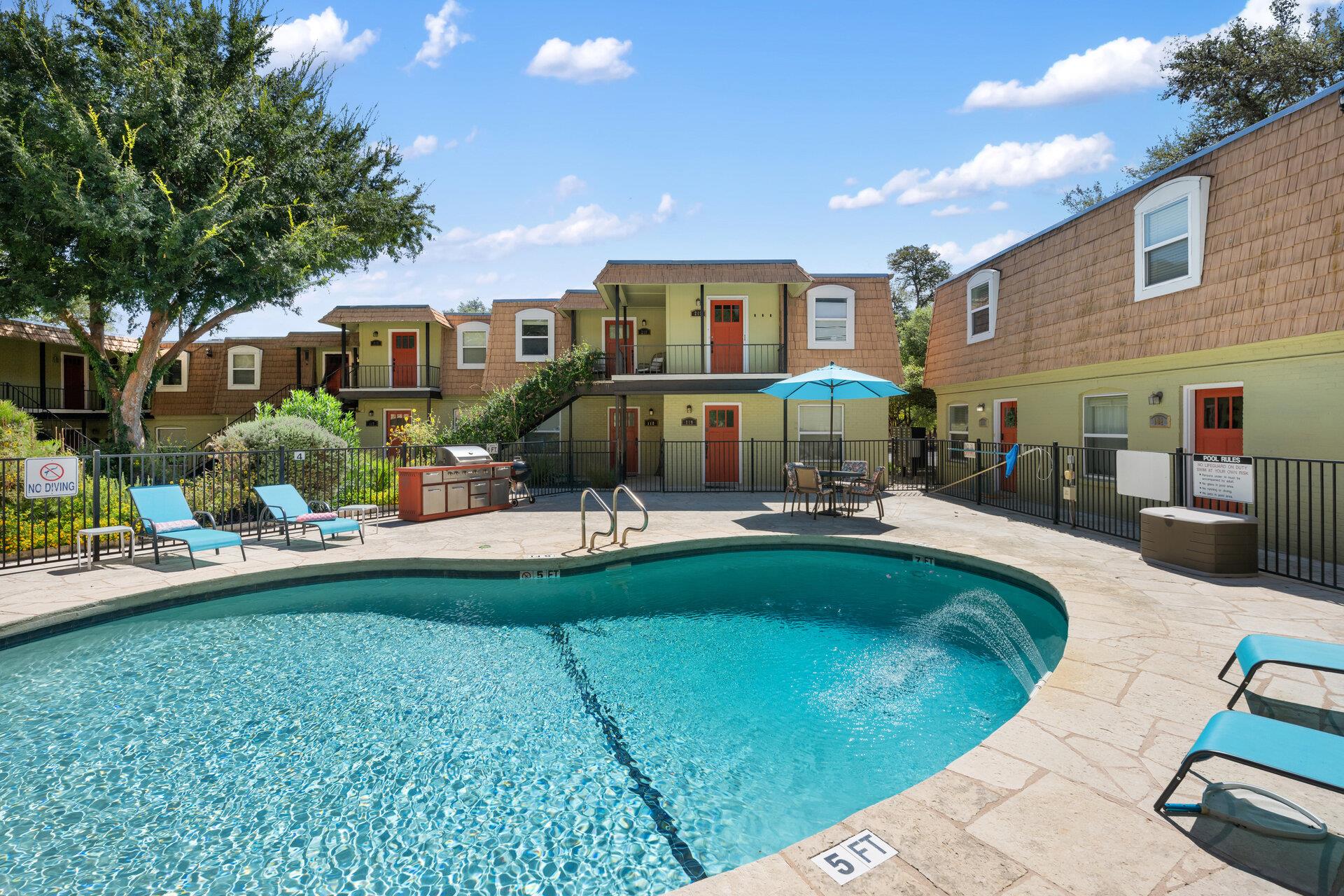 Listing photo 1 of 1500  Eastside Dr  #101