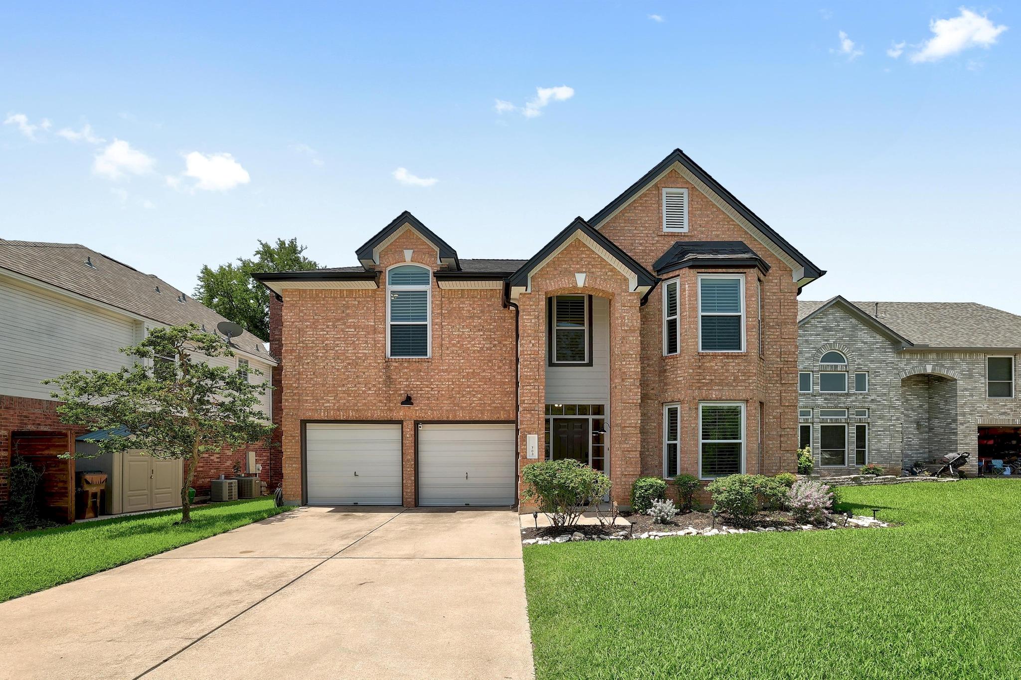 Listing photo 1 of 703  Ivy Ct