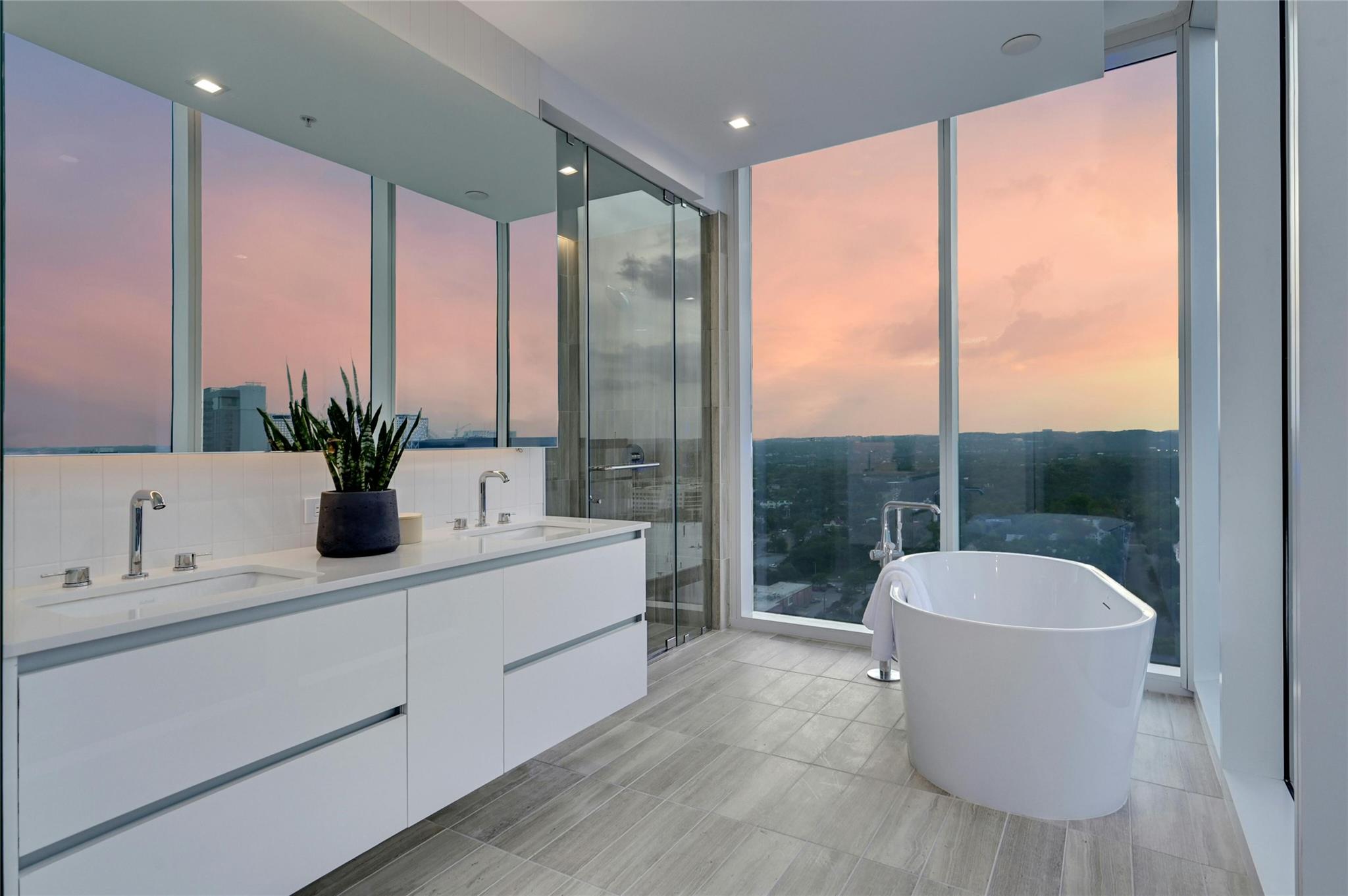 Listing photo 1 of 313 W 17th St  #2204