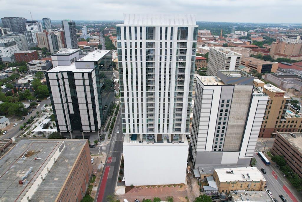 Listing photo 1 of 313 W 17th St  #2103