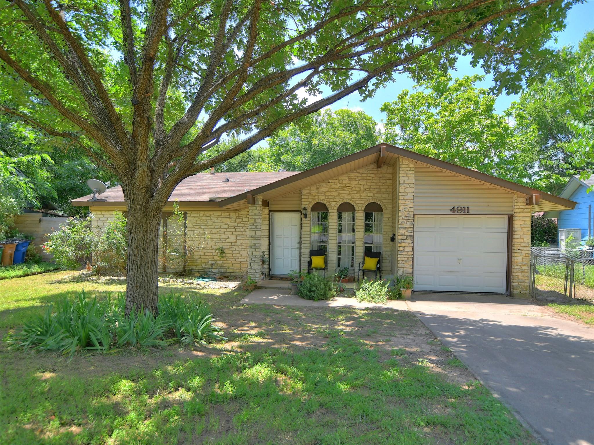 Listing photo 1 of 4911  Aberdeen Cir