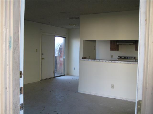 Listing photo 1 of 1021  Kramer Ln  #A