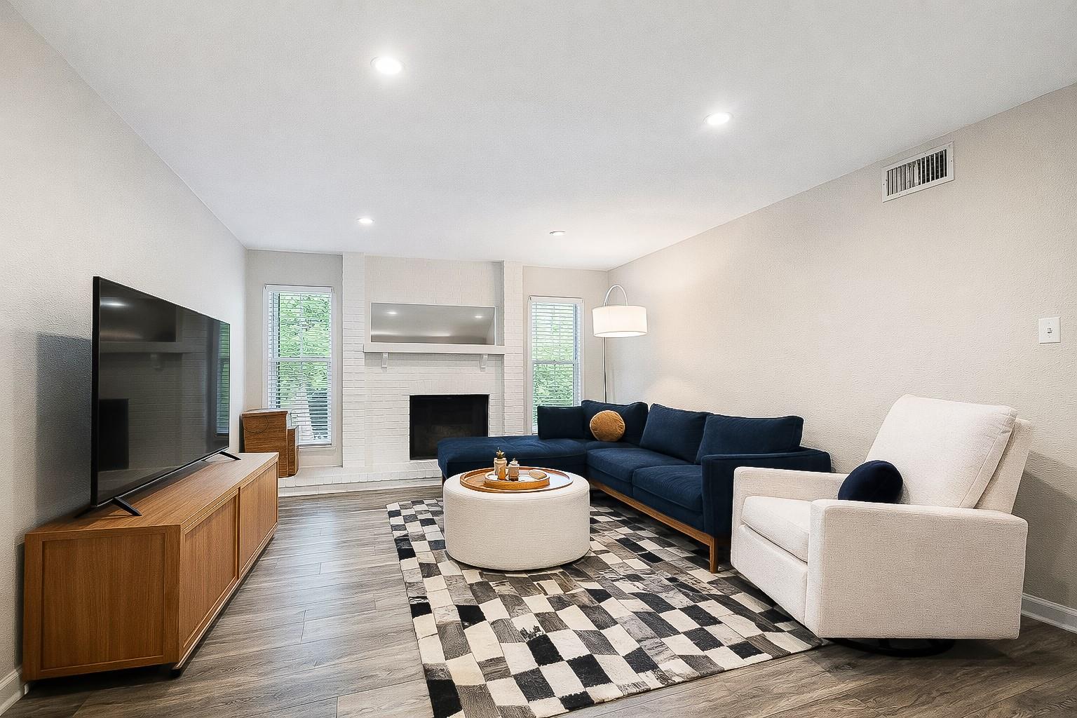 Listing photo 1 of 4159  Steck Ave  #255