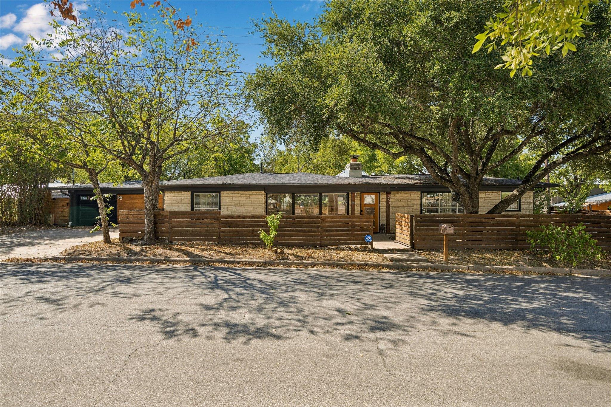 Listing photo 1 of 2601 E 17th St