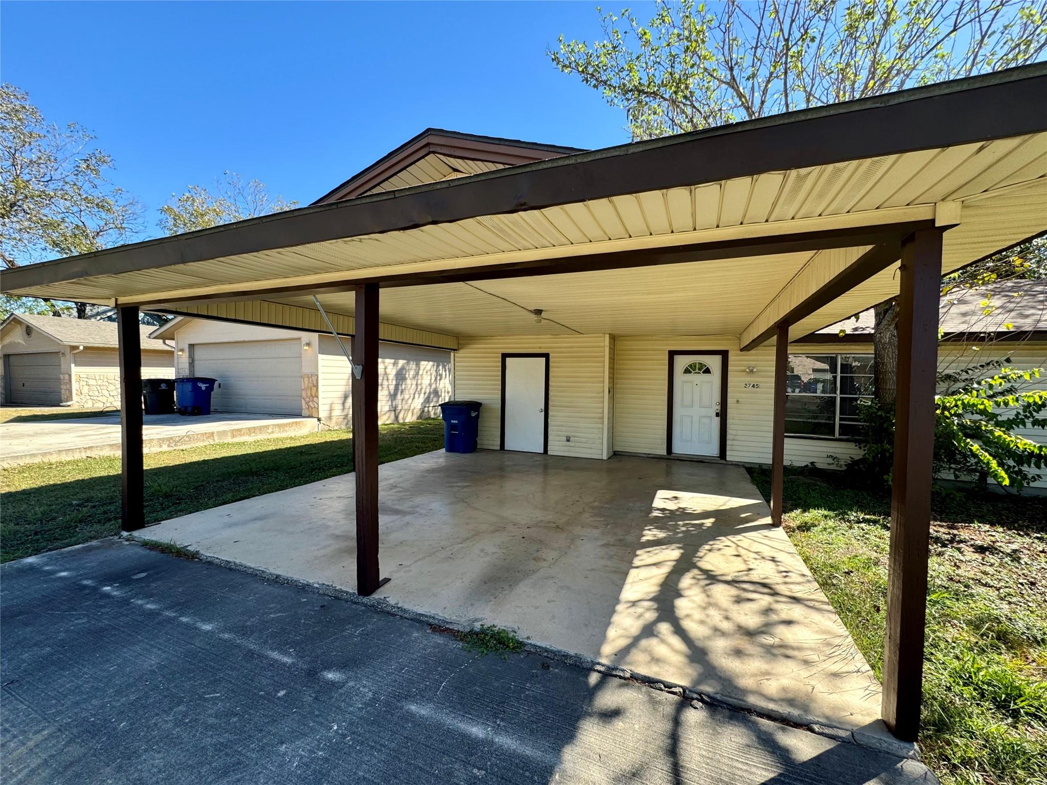 Listing photo 1 of 2745  Maple Tree Rd