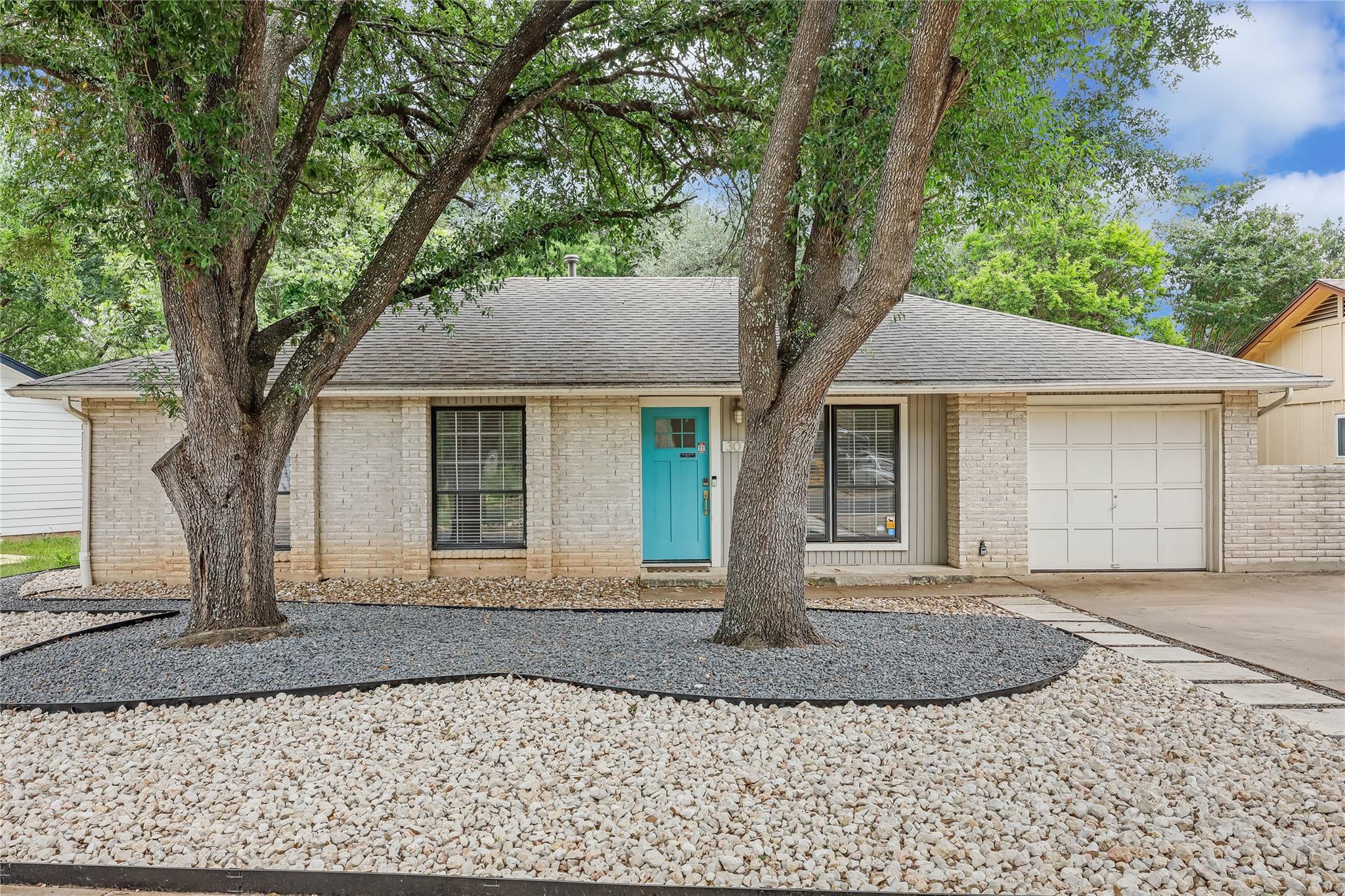 Listing photo 1 of 307  Thistlewood Dr