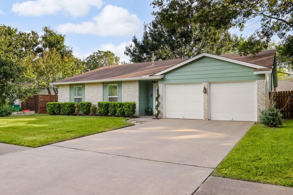 Listing photo 1 of 2505  Broken Oak Dr