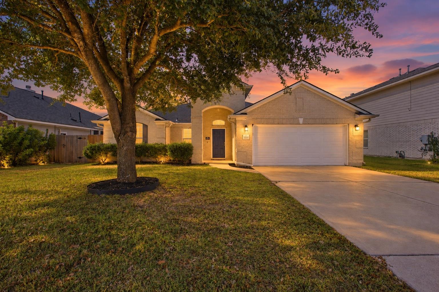 Listing photo 1 of 1207  Utopia Ln