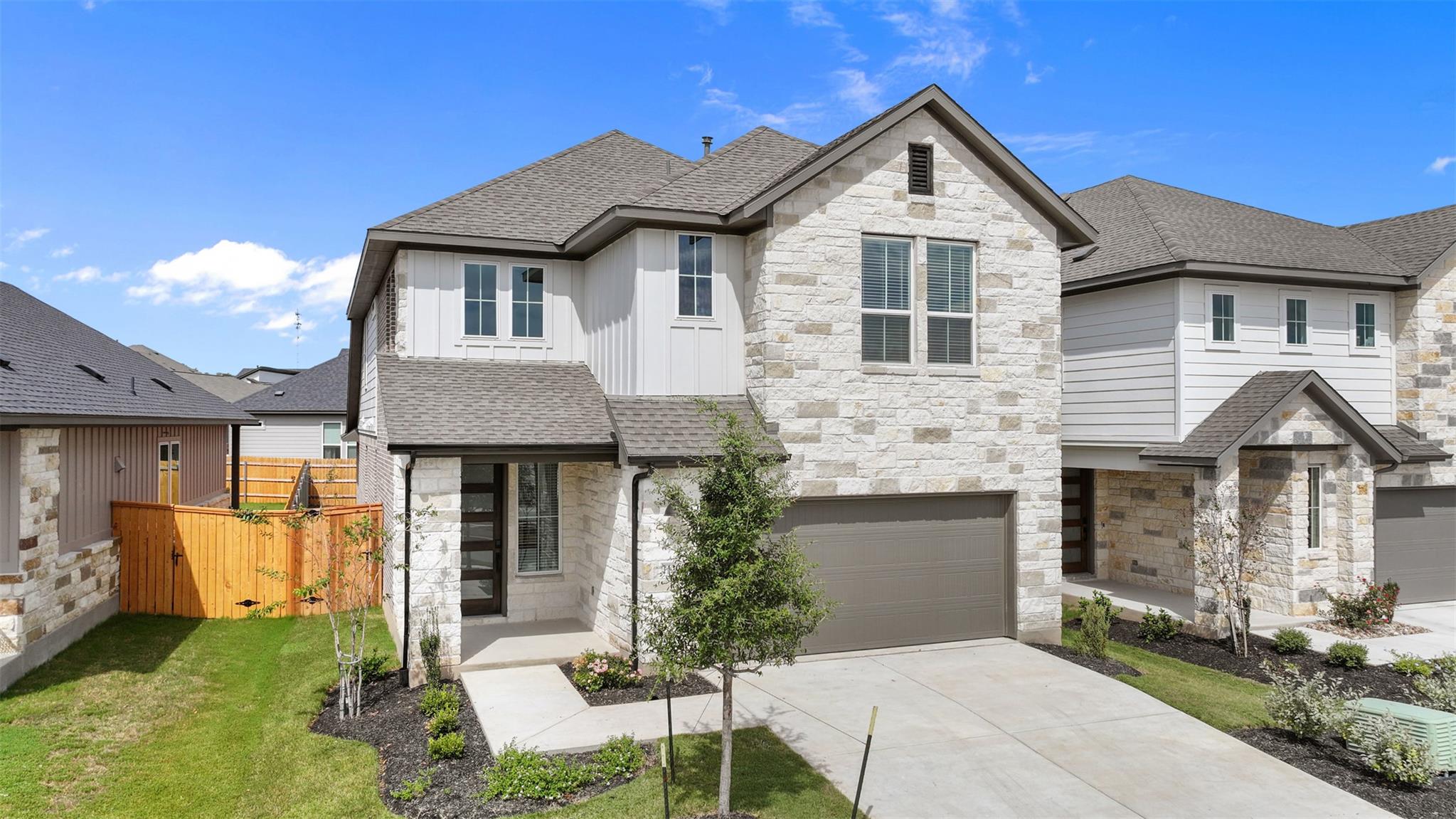 Listing photo 1 of 1129 N Roger Hanks Pkwy  #A