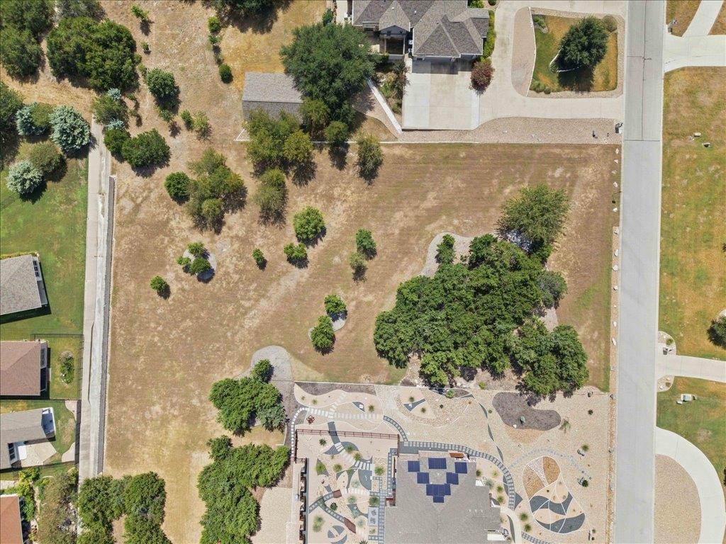 Listing photo 1 of 232  Standing Oak Dr