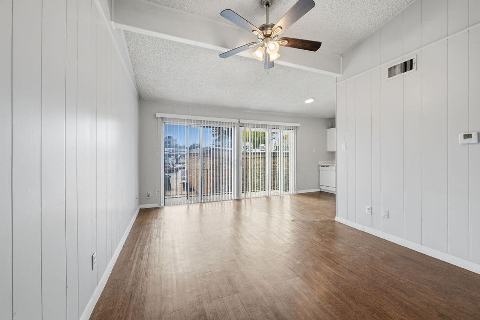 Listing photo 1 of 620 W 51st St  #202