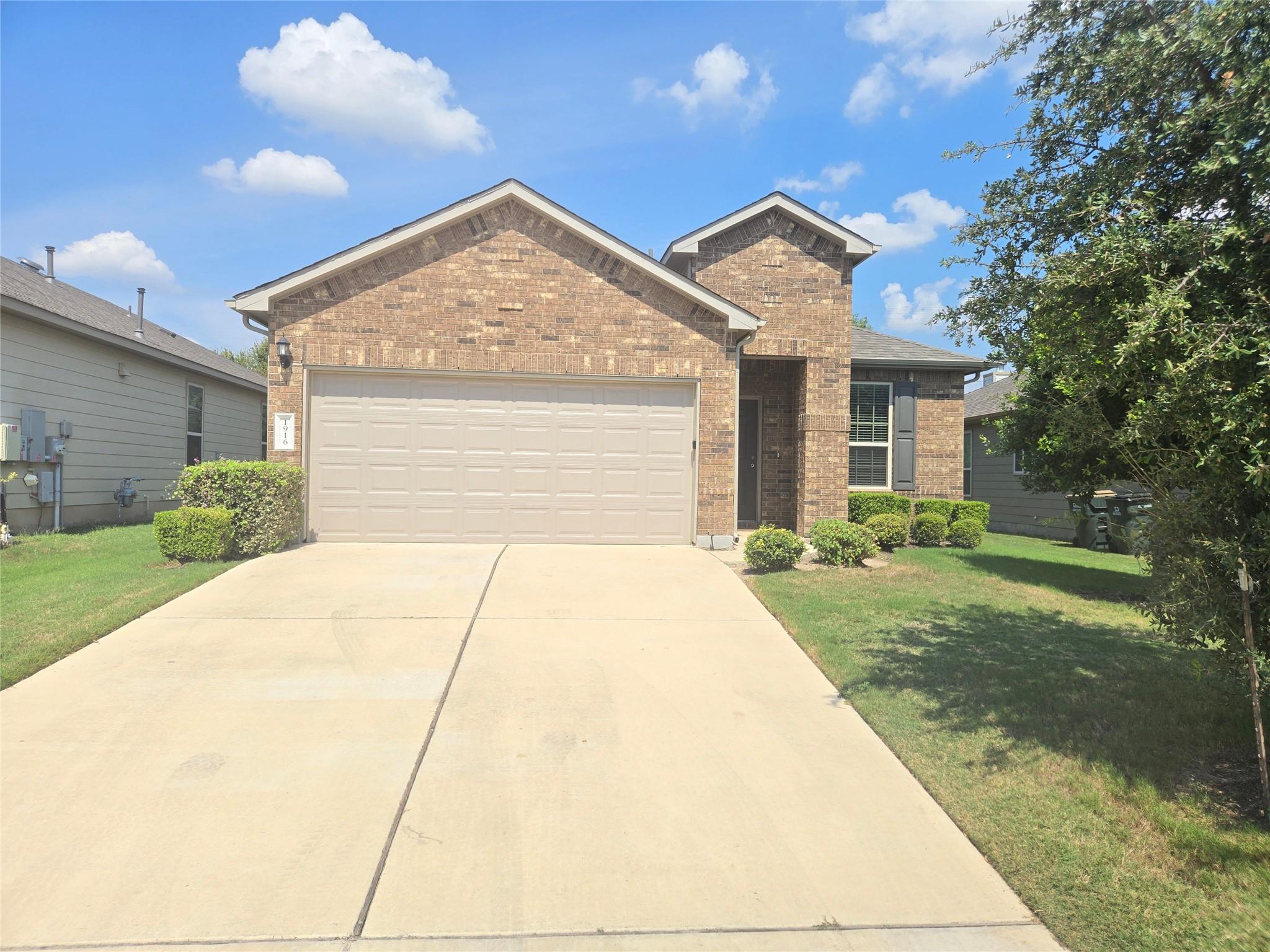 Listing photo 1 of 1916  Cliffbrake Way