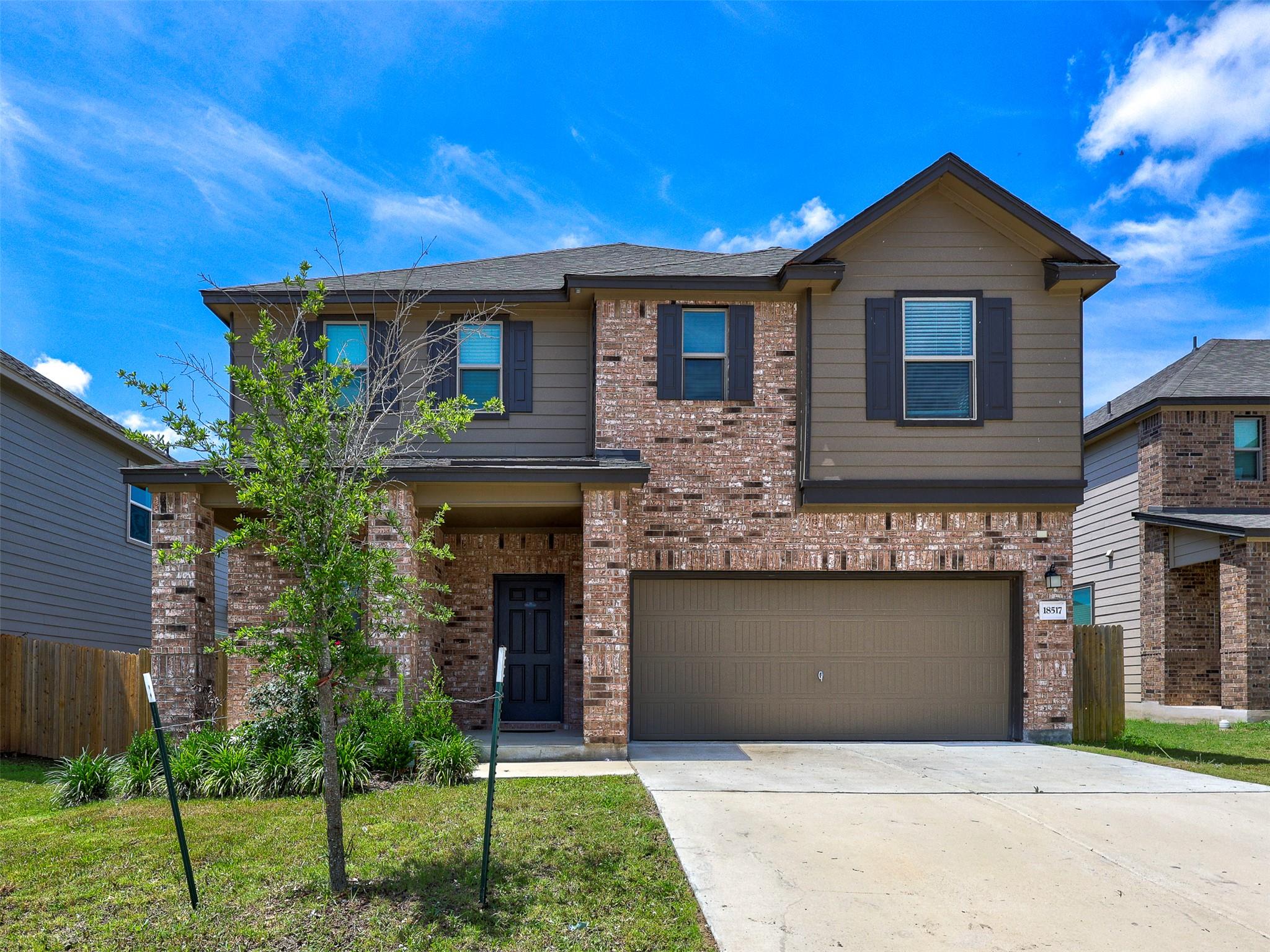 Foto de la propiedad en venta 1 de 18517  Spotted Eagle Ln