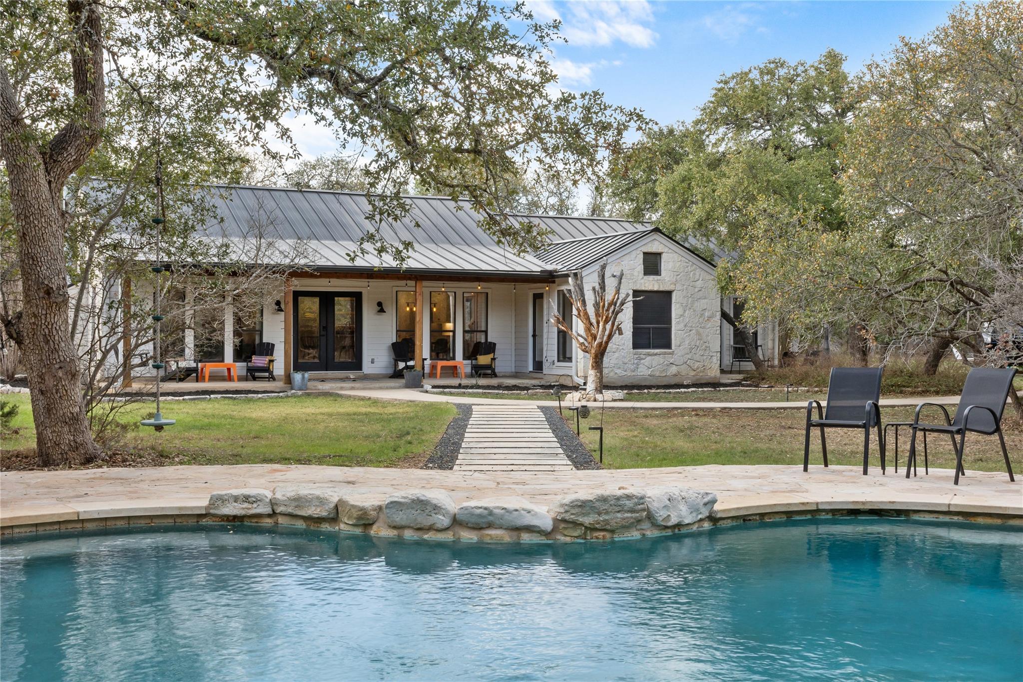 Listing photo 1 of 2300 A  River Rd