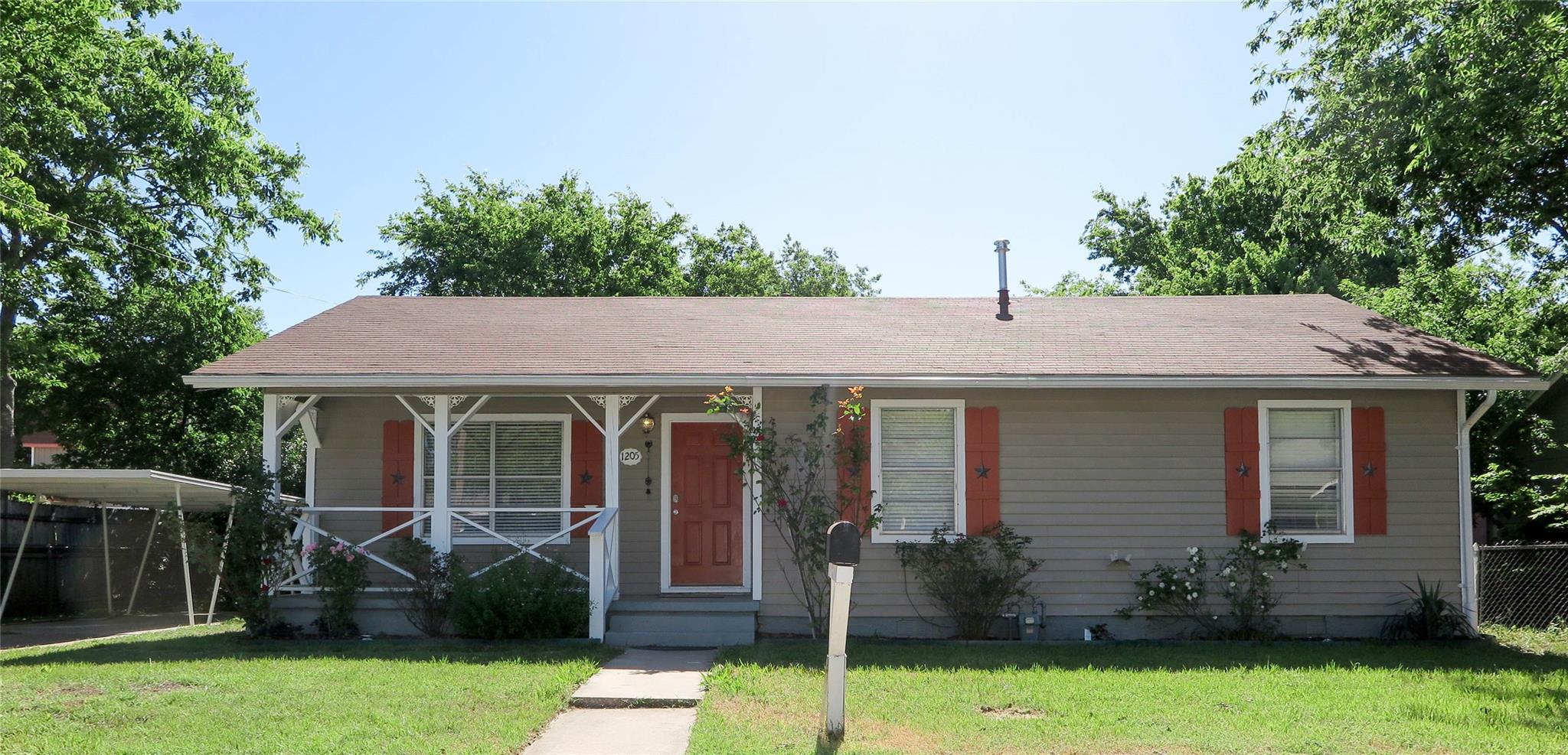 Listing photo 1 of 1205  Forest St